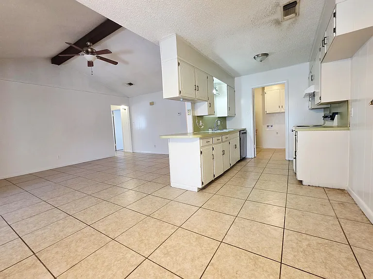 109 Pauline Ave — Photo 3
