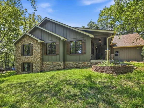9000 Oak Country Ln, De Soto, KS 66018