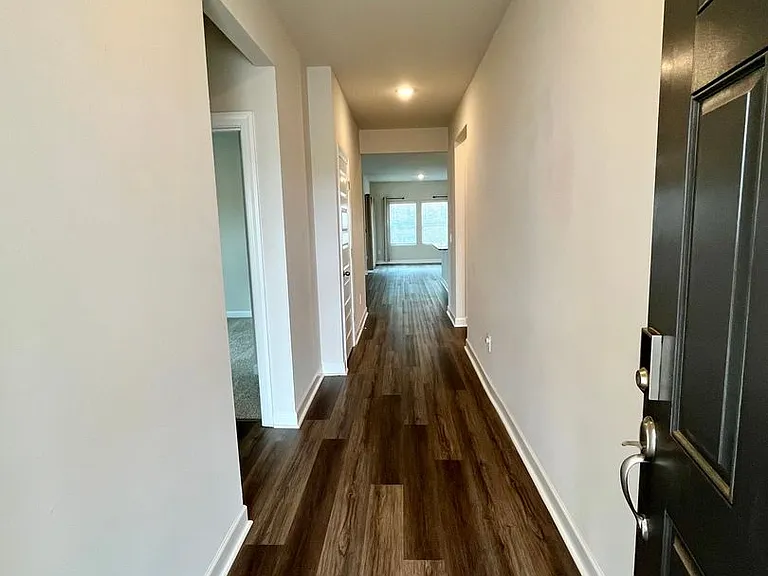 503 Yellowstone Trl — Photo 4