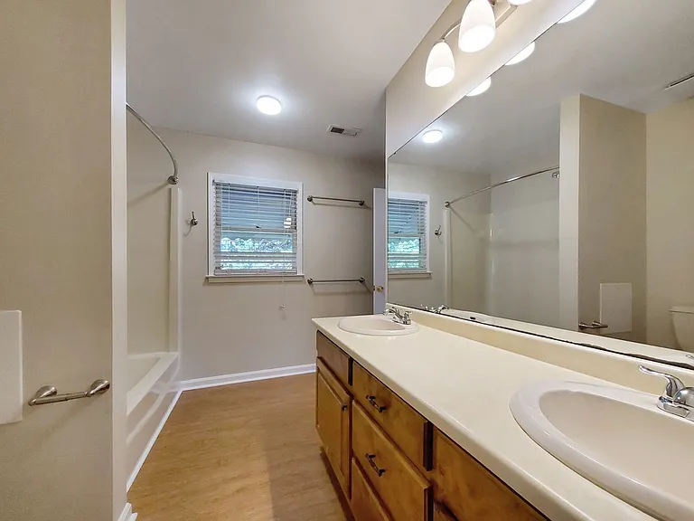 504 University Rdg — Photo 17