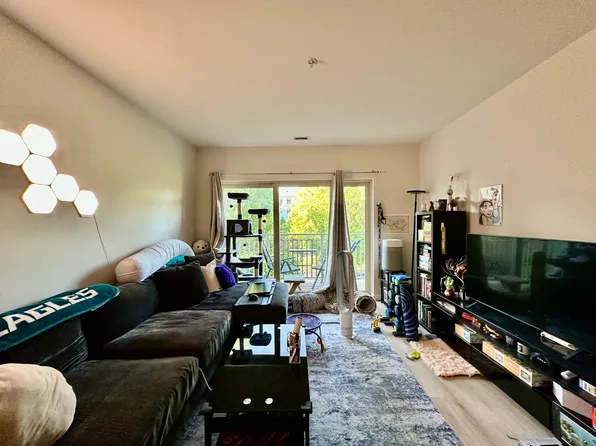 4 Repton Cir Unit 4202, Watertown, MA 02472