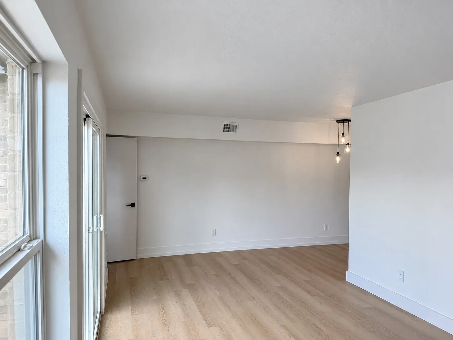 2904 Sweeney Ln — Photo 2
