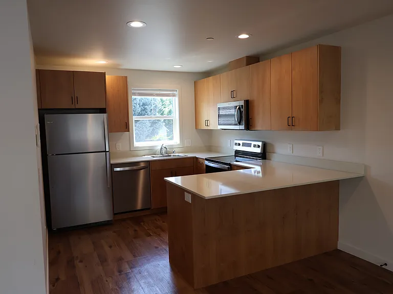 805 Donovan Ave — Photo 4