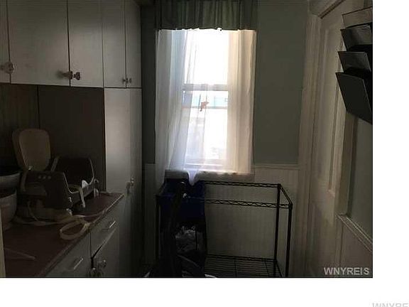 5th image of 213 Benzinger St