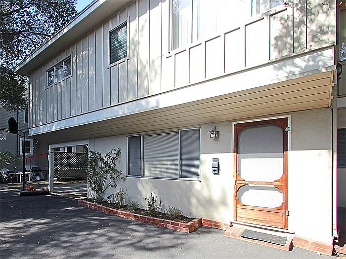 1st image of 933 Cowper St
