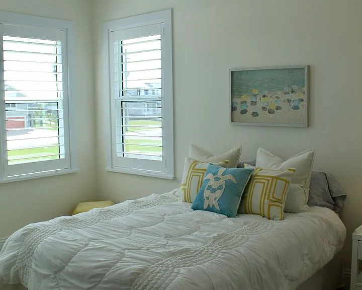 224 N Riverside Dr — Photo 29