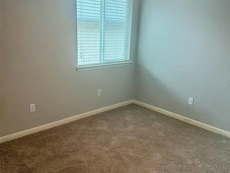 315 Nottingham Loop — Photo 11