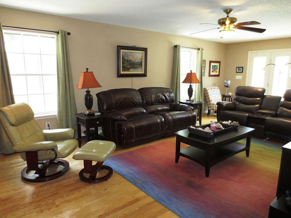 2nd image of 8 Camelia St #0