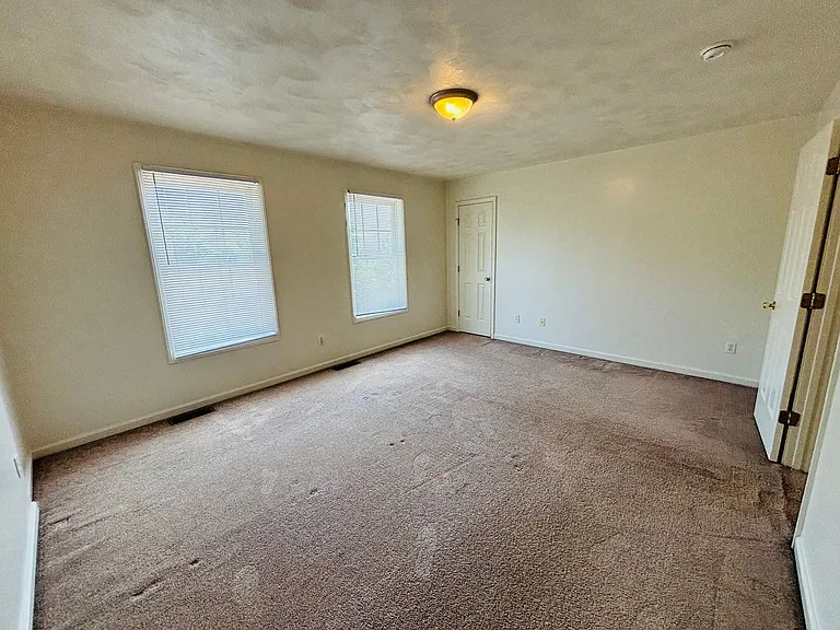 715 E Main St — Photo 12