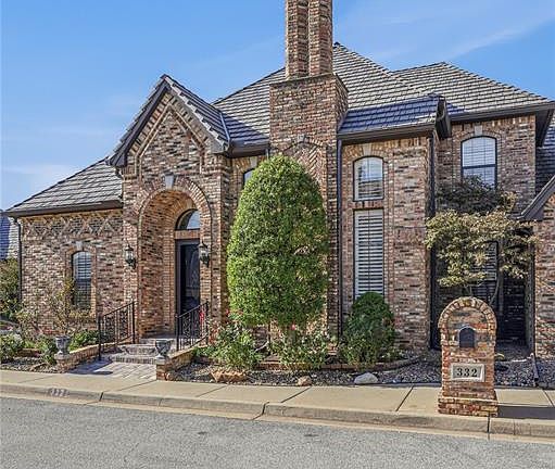 4th image of 332 Millbrook Dr