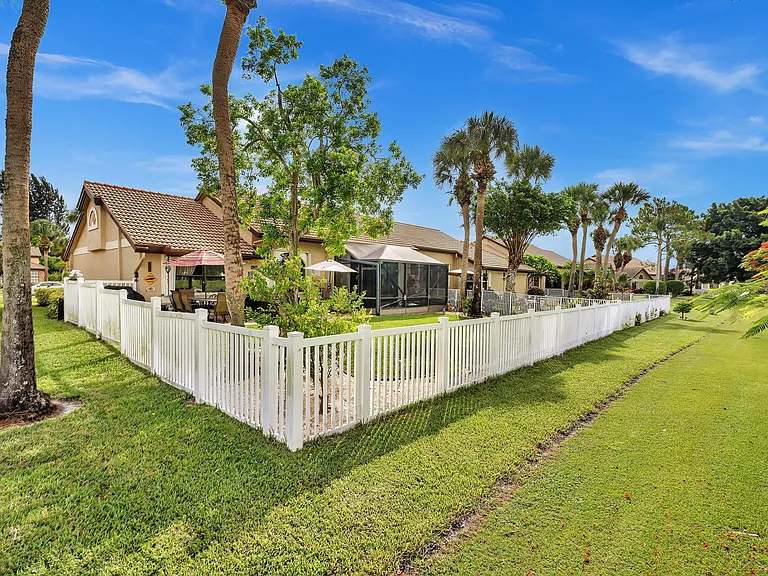 8099 Cassia Dr — Photo 33