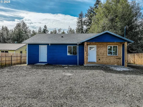 1223 N Baxter St, Coquille, OR 97423