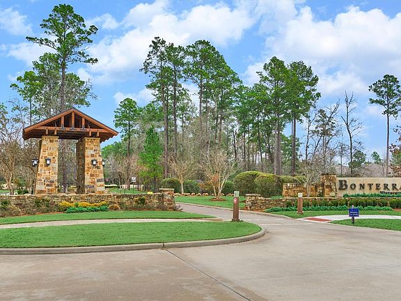 3rd image of 11 S Sandbells Park Ln