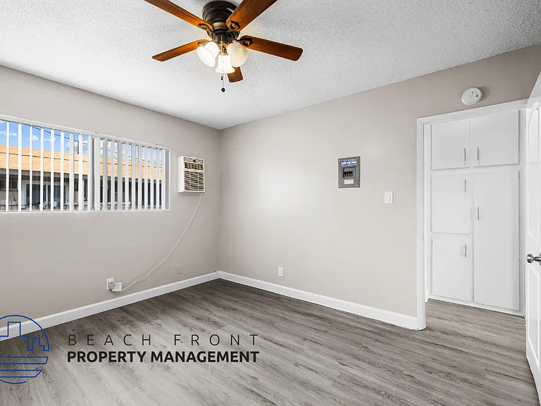 10429 La Reina Ave. — Photo 6