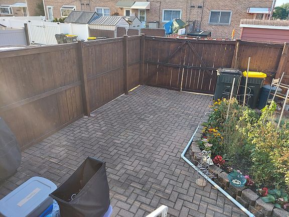 2nd image of 9864 Garden Ct