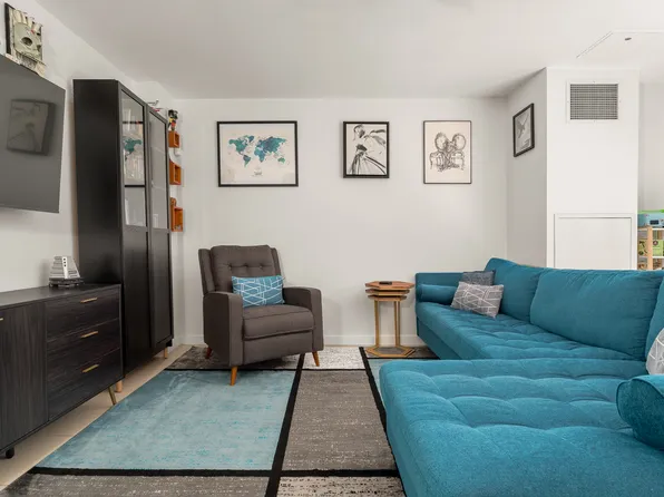 560 Carroll Street image 11 of 16