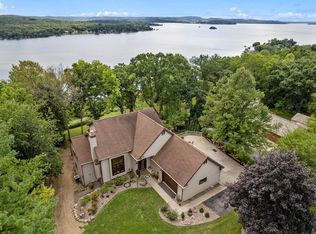 W10725 Wildwood Way, Poynette, WI 53955