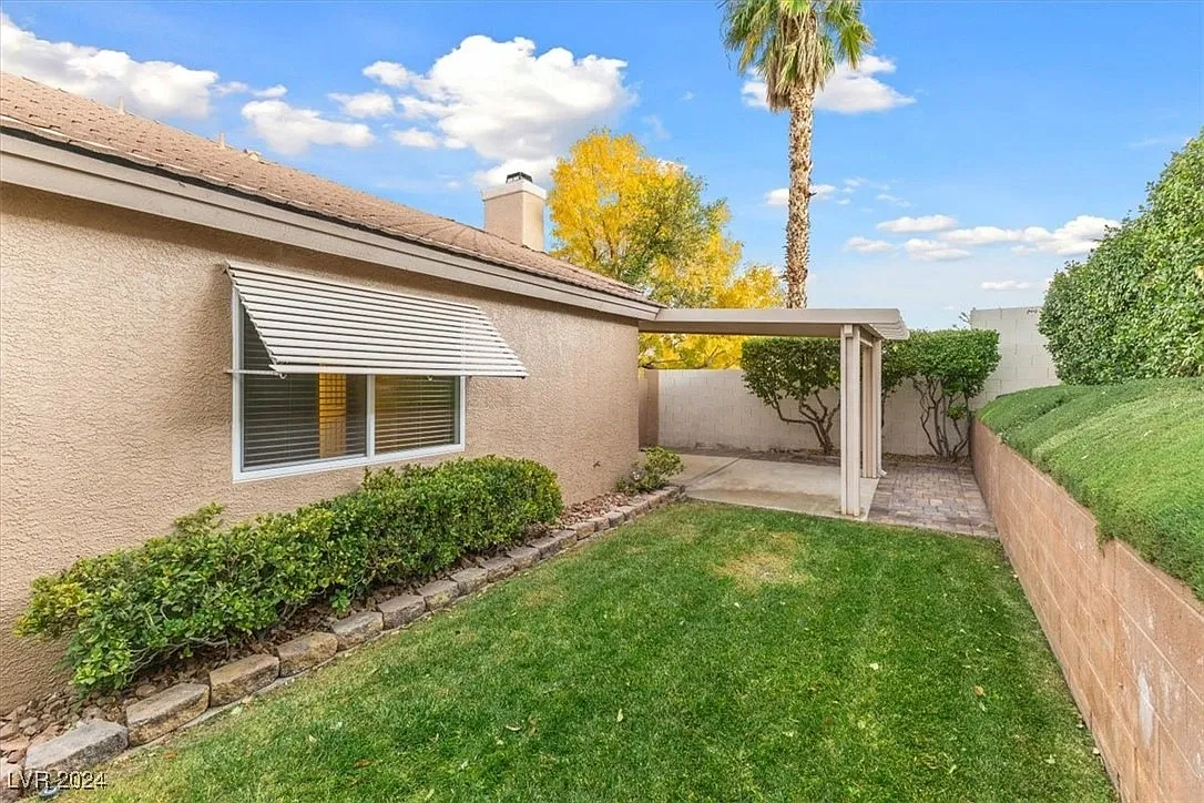 3 bed, 1268 sqft, $2,295 — Photo 3