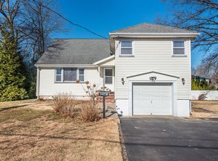 149 Village Cir W, Paramus, NJ 07652