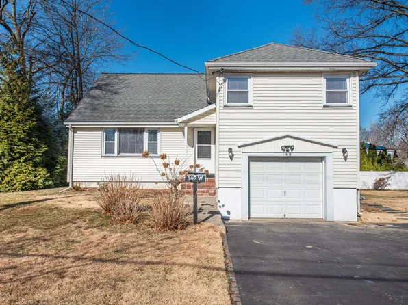 149 Village Cir W, Paramus, NJ 07652