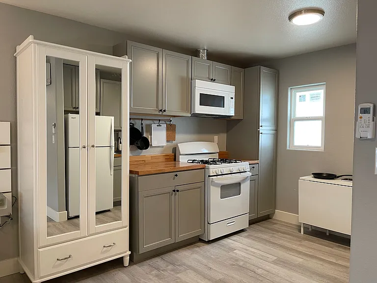 725 S Tehama St #7 — Photo 15