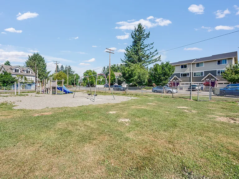 38276 SE Cedar St — Photo 9