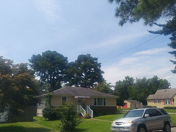 3rd image of 4115 Clifford St