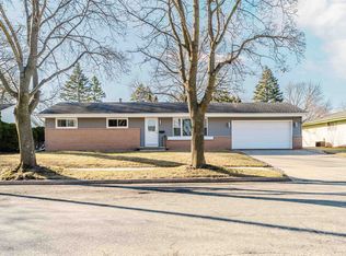 1425 W 3rd Ave, Oshkosh, WI 54902