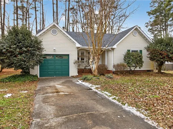 404 Dahoon Ct, Chesapeake, VA 23320