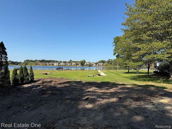 2nd image of 2910 Loon Dr