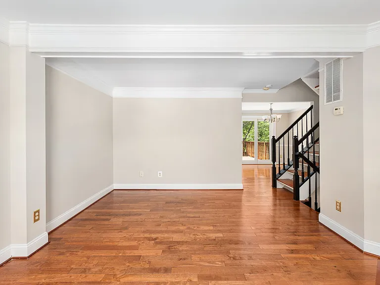 12894 Effingham Ct — Photo 5
