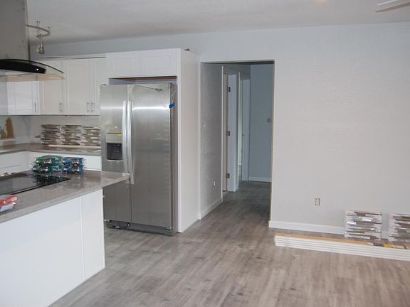 Hall to bedrooms 2-3