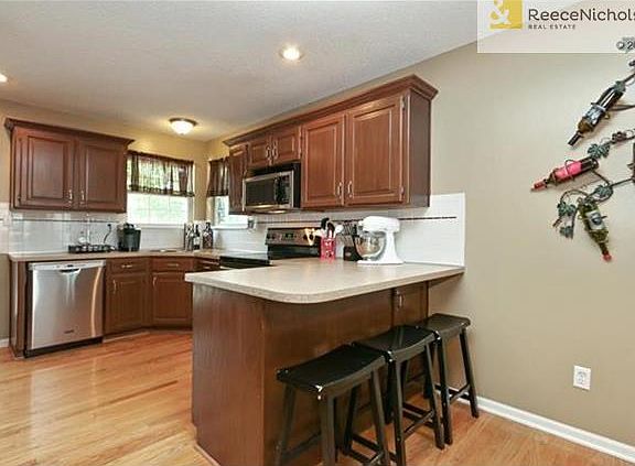 5th image of 2116 NE Avanti Dr