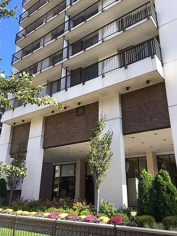 5855 N Sheridan Rd APT 19B photo 1
