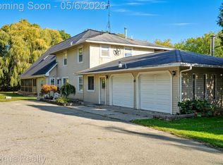 8150 Runyan Lake Rd, Fenton, MI 48430