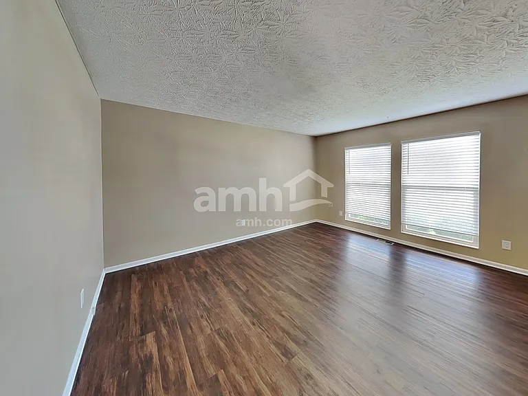 6694 Waverly Park — Photo 7