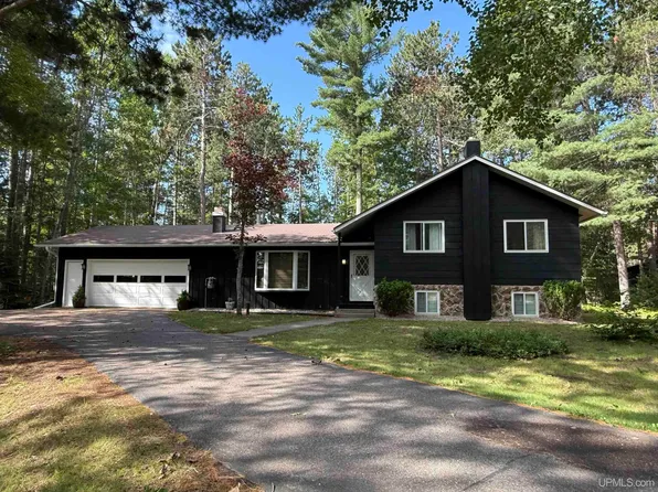 228 Timber Ln, Marquette, MI 49855