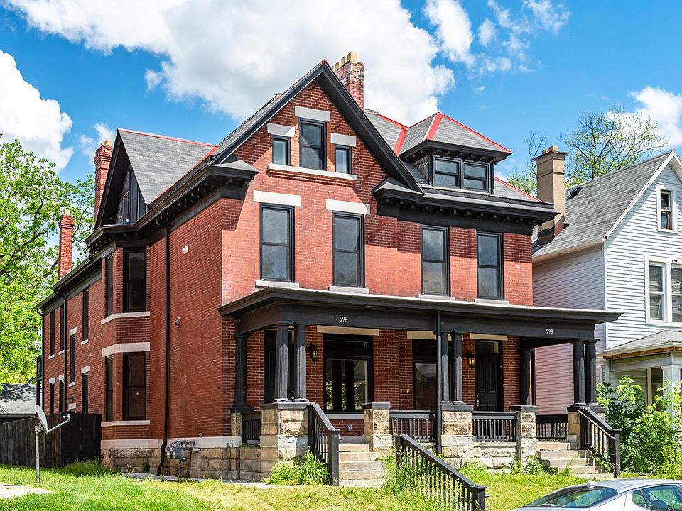 Urban living in the Old Oaks Historic District, only half a mile from Nationwide Children's Hospital and Olde Town East.