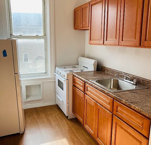 1323 E 16th St #B7 — Photo 2