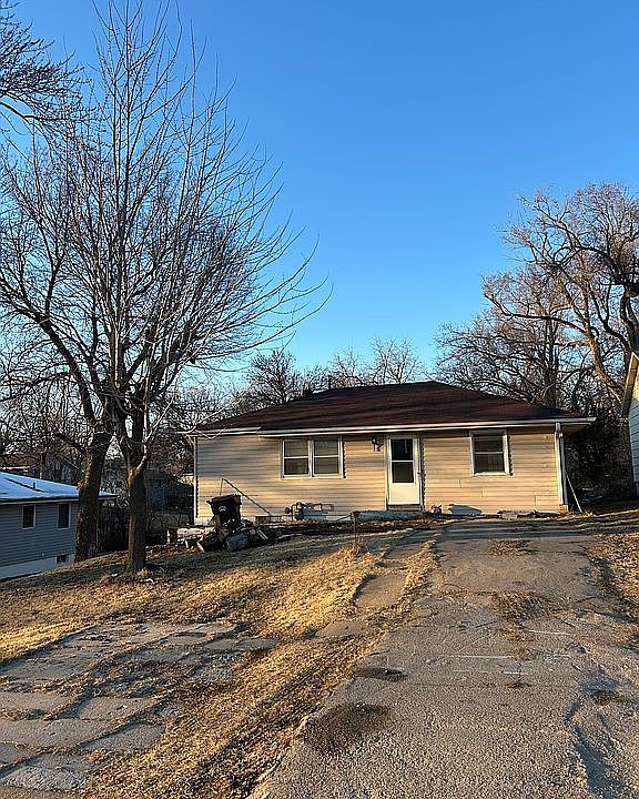 1st image of 1064 Broadway St