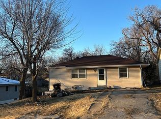 1064 Broadway St, Tecumseh, NE 68450