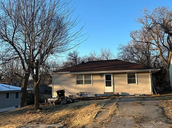 1064 Broadway St, Tecumseh, NE 68450