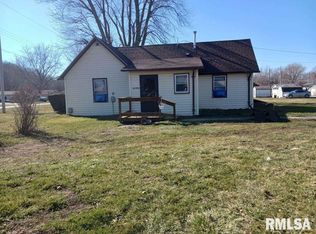889 E 8th St, Lomax, IL 61454