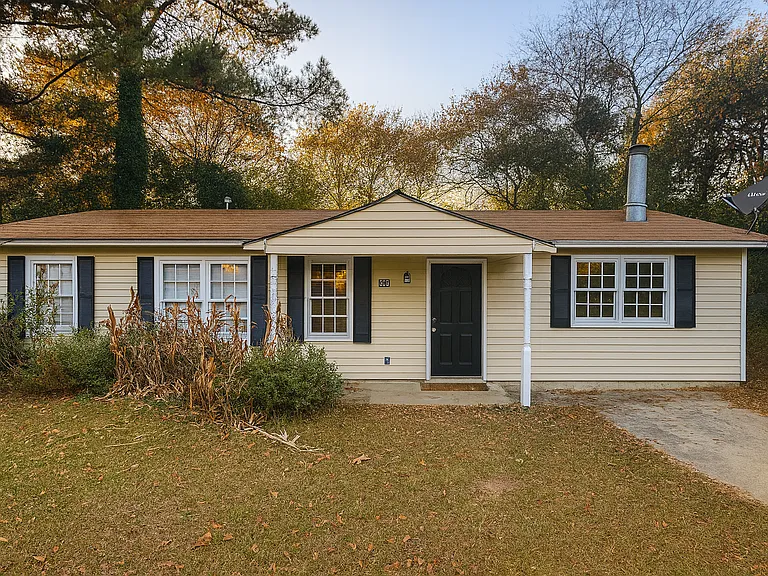 3554 Plymouth Dr — Photo 1