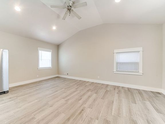 4th image of 612 N Llano St