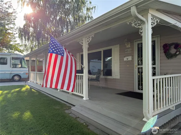 4208 W Okanogan Avenue, Kennewick, WA 99336
