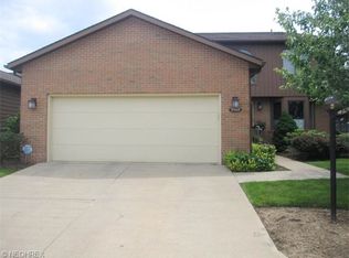 2163 Prestwick Dr, Uniontown, OH 44685