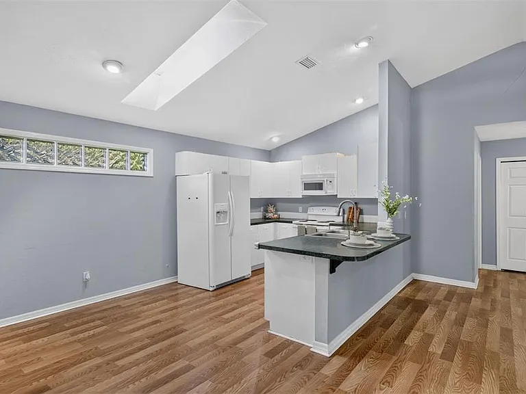 2115 SW 72nd St — Photo 6
