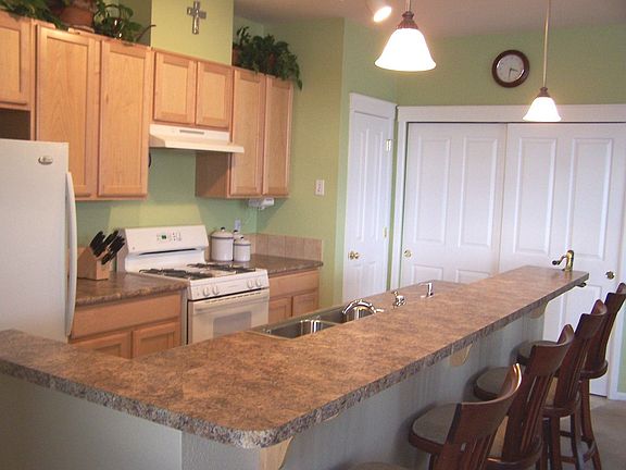Open Kitchen with Breakfast Bar