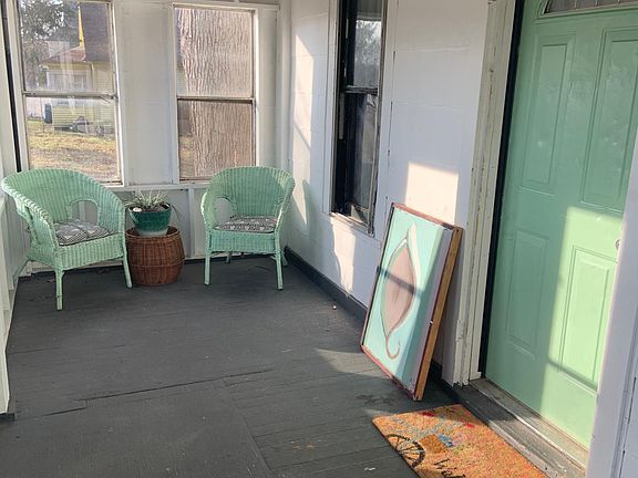 2nd image of 552 Holliday St